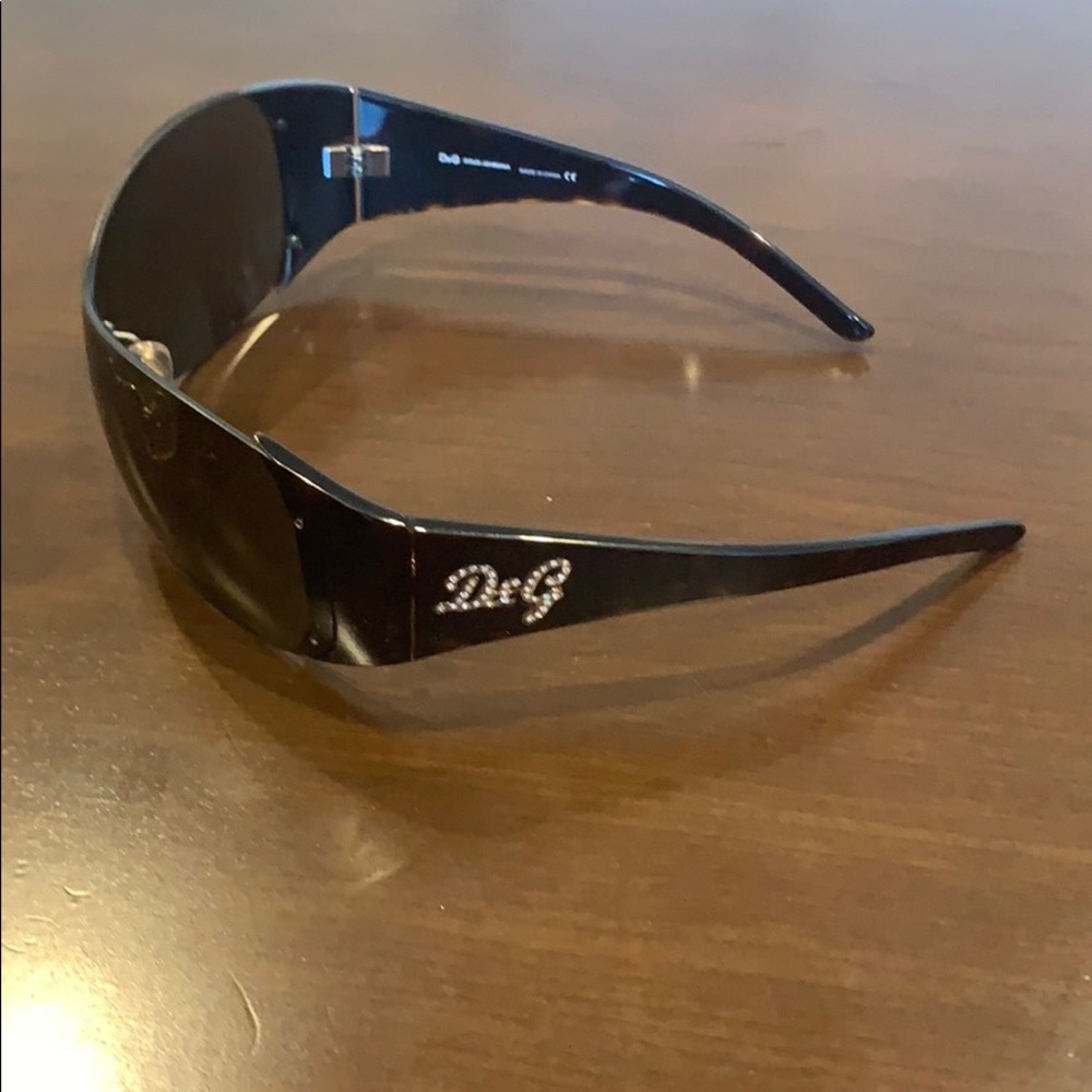 Pair of Dolce & Gabanna Signature shades - Picture 2 of 3